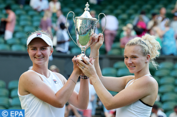 Wimbledon: Krejcikova et Siniakova remportent le double féminin