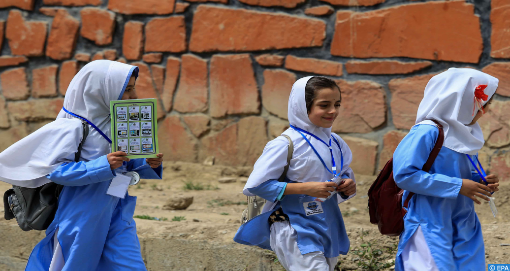 Des filles afghanes protestent contre la fermeture d’écoles secondaires dans l’est du pays