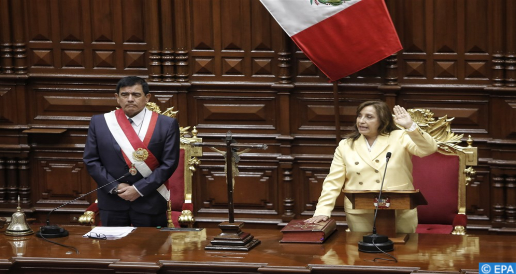 Dina Boluarte prête serment en tant que première femme présidente du Pérou après la destitution de Pedro Castillo