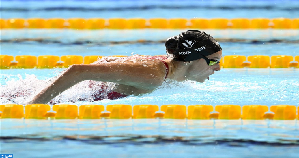 La Canadienne Summer McIntosh bat le record du monde du 400 m nage libre