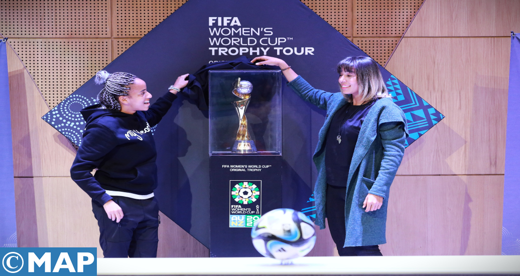 Le trophée de la Coupe du monde féminine de football fait escale à Salé