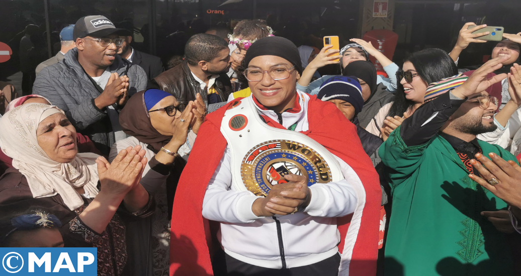 Casablanca: La boxeuse Khadija El Mardi accueillie en héroïne après son sacre mondial