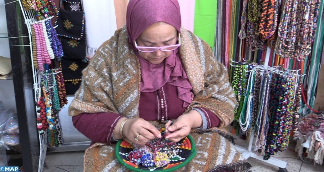 Amina Yabiss: L’ambassadrice des boutons de soie marocains à l’international