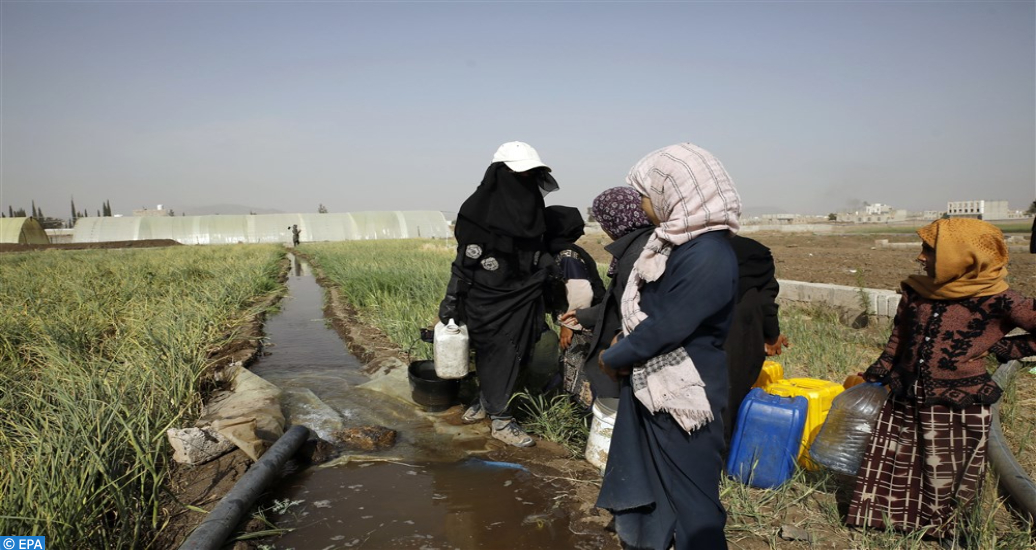 Les femmes et les filles, principales victimes de la crise de l’eau et de l’assainissement (rapport)